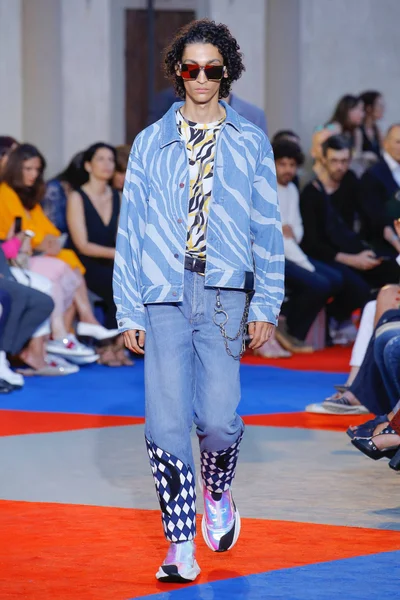 Look 19